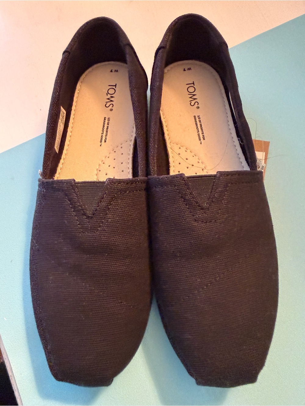 NWT Toms Belmont Classic Canvas Shoe in Size 7